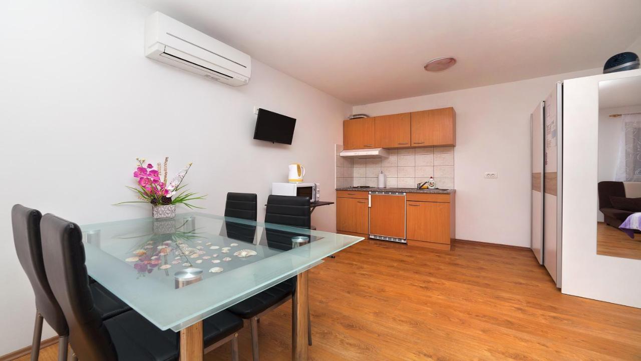 Apartments Barbara With Pool 布鲁赛吉 客房 照片