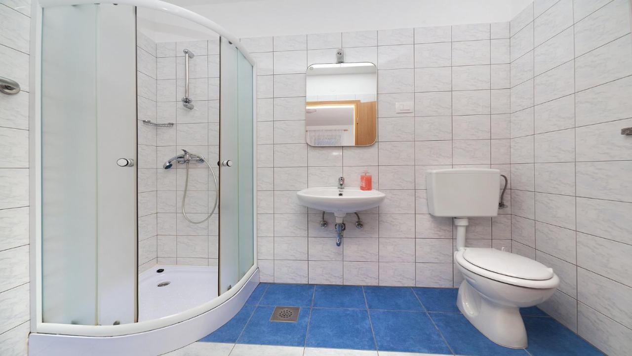 Apartments Barbara With Pool 布鲁赛吉 外观 照片
