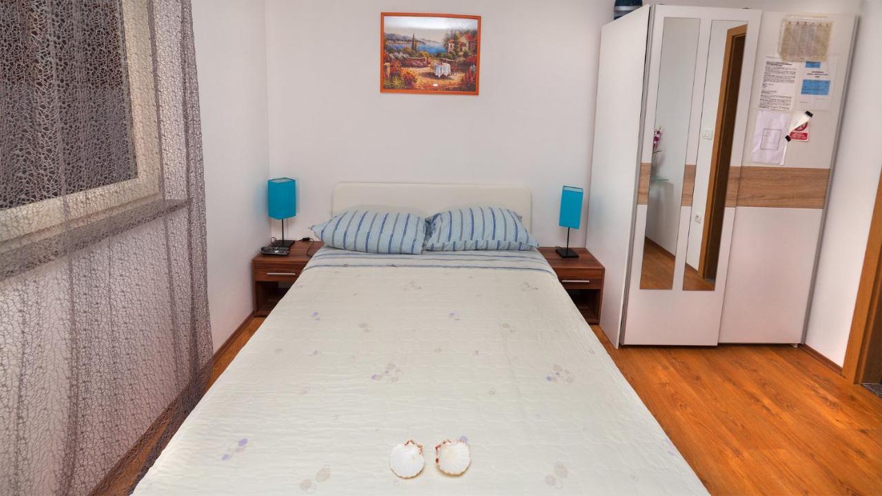 Apartments Barbara With Pool 布鲁赛吉 外观 照片